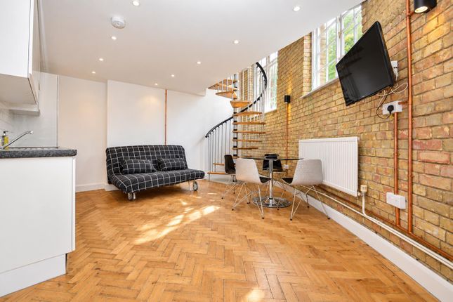 Flat A, 2, Virginia Road, London photo 2