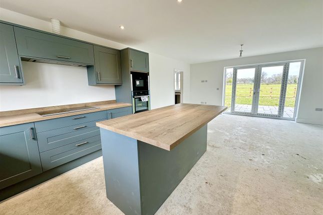 2 Leonard Court, Martham Road, Great Yarmouth photo 2