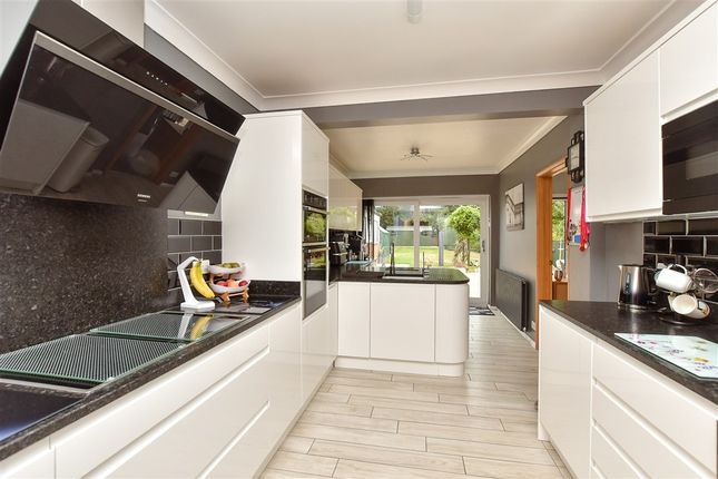 Maidstone Road Wigmore, Gillingham photo 4