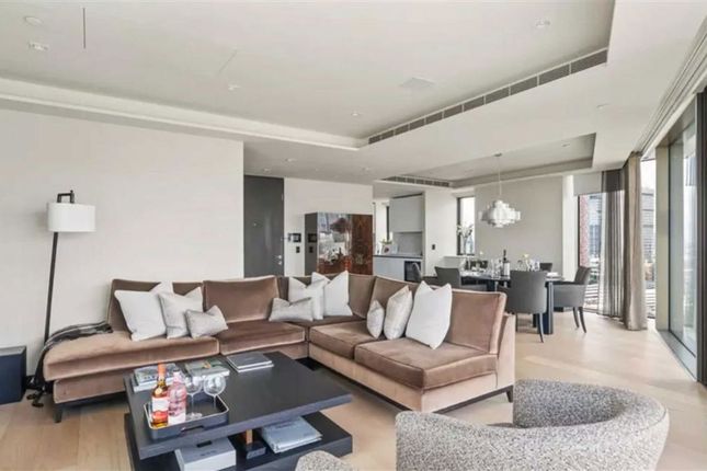 15 Hanover House, Crown Square, London photo 4