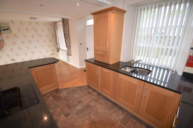 2, Upper Mills View, Holmfirth photo 4