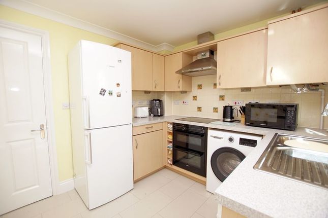 18, Tiger Moth Close, Lee-On-The-Solent photo 3