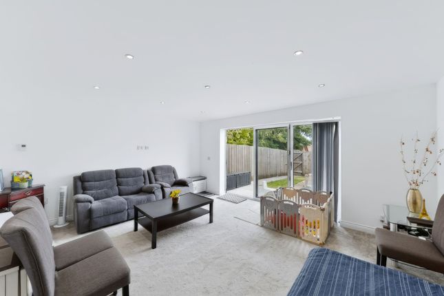 2 Pennine Mews, Bolton photo 3