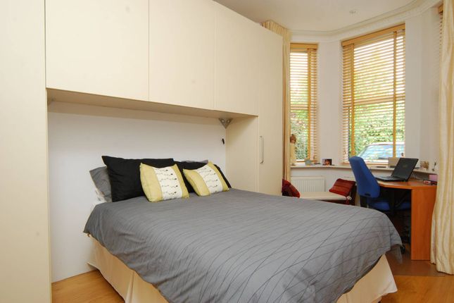 Flat to rent in Courtfield Gardens, West Ealing, London