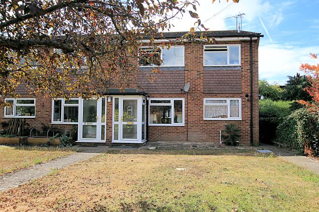 Thumbnail Flat to rent in Westview, Aston Close, Pangbourne, Berkshire