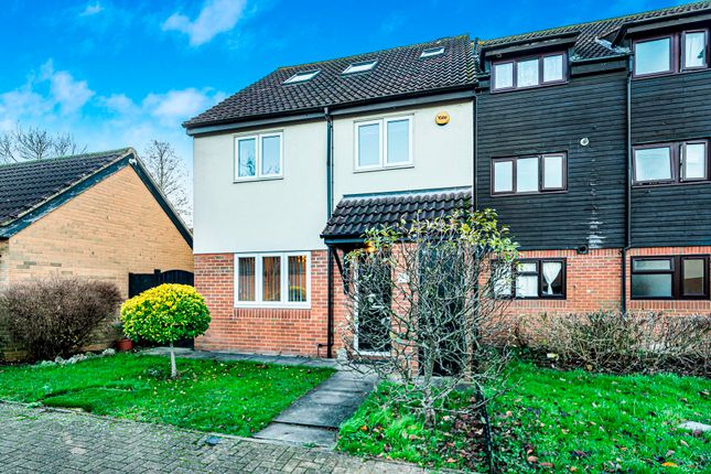 43 Standingford, Harlow photo 2