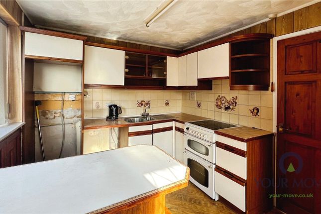 3, Bowland Close, Oldham photo 2