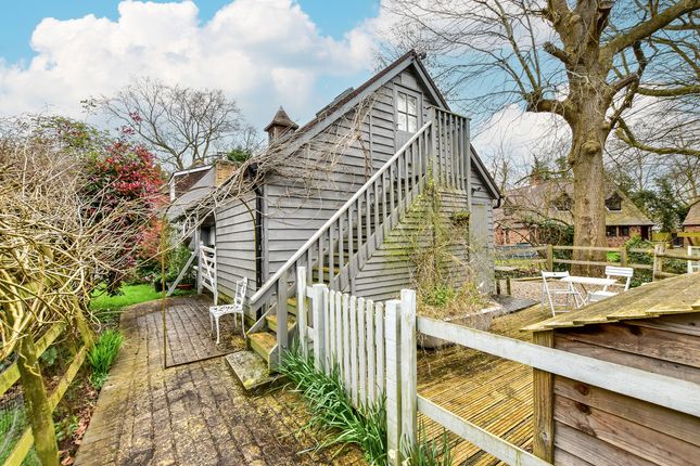 Cottage for sale in Park Lane Horton, Berkshire