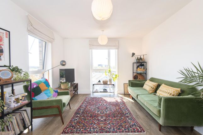 17 Riverside House,, Thomas Blake Avenue, Hants photo 2