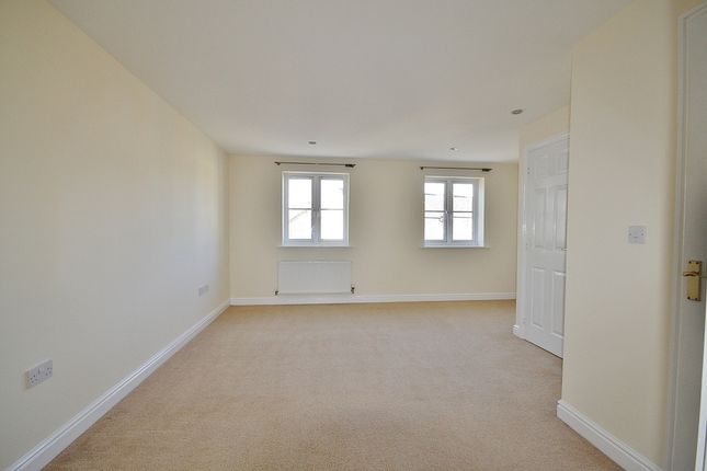 Town house for sale in Ashcombe Crescent, Witney