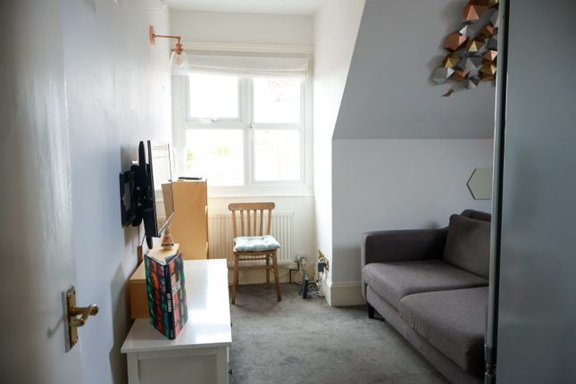 Flat 12 Village Gate 47-49, Laleham Road, Shepperton photo 4