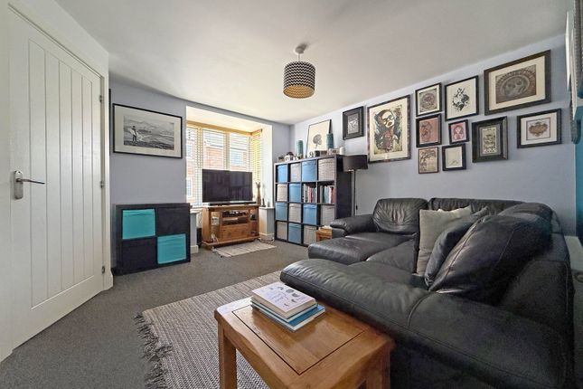 2, Hogarth Court, Halstead photo 2