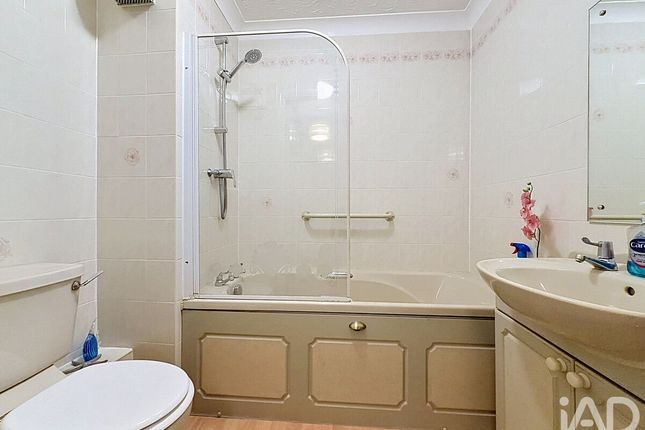 Flat Flat 6, Elliott Court, Legion Way, Bishop's Stortford photo 4