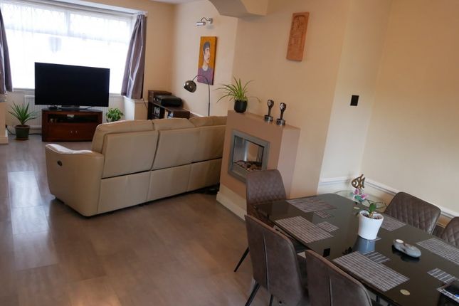 11 Knighton Road, Romford photo 4