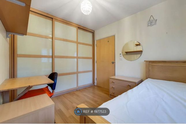 Thumbnail Room to rent in Bankside Avenue, London