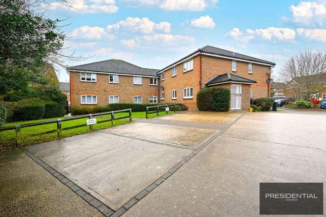 13 Maybury Close, Loughton photo 4