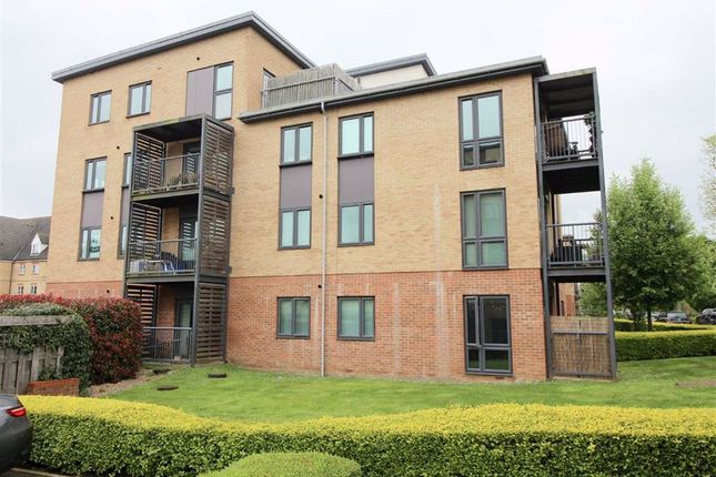 Thumbnail Flat to rent in Lawford Court, Elstree, Herts