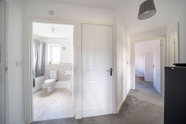 37 Symons Close, Tidworth photo 3