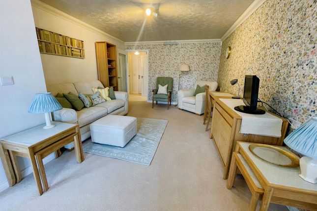 12 Marlborough Lodge, Kidlington photo 2