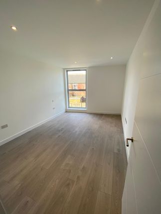 Flat to rent in 1 Bedroom, Bathroom Flat – Crane Heights, Hale Village, Tottenham Hale
