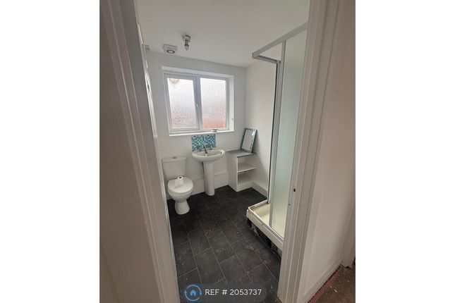 Second Floor Flat, High Street North, Dunstable photo 5