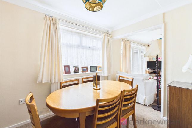 344, Long Banks, Harlow photo 4