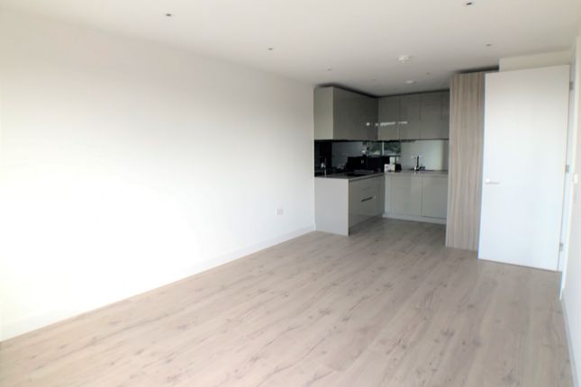 Flat 12 Lang Court, High Street, London photo 2