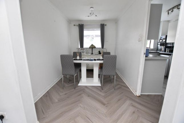66, Weir Street, Greenock photo 4