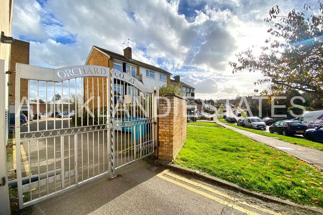 2-bed flat on Orchard Court, Potters Bar, £1,550/mo