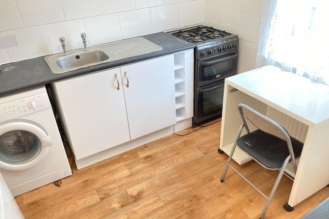 Very Near Eccleston Road Area, West Ealing photo 5