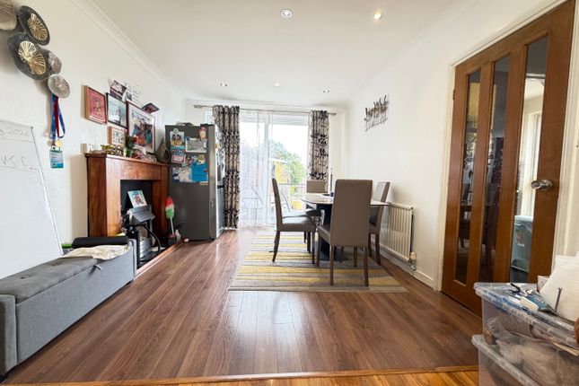207, Upton Road South, Bexley photo 2