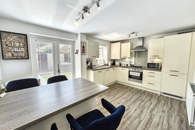 36, Castle Way, Newport photo 3