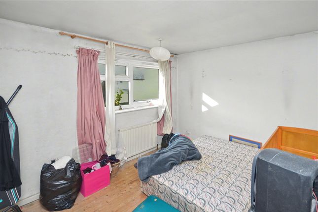 10, Moor Crescent Chase, Leeds photo 5