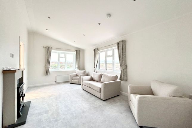 86 Stately Elite Sea view, Easington Road, Hartlepool photo 3