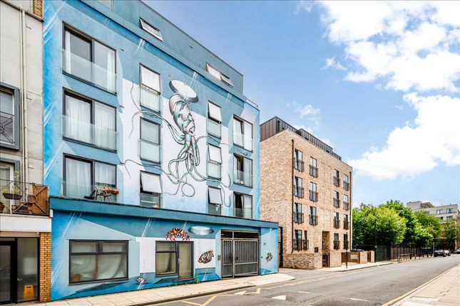 Thumbnail Flat to rent in Mowlem Street, Bethnal Green