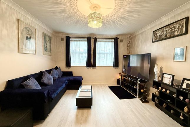 2, Tobermory Close, Slough photo 3