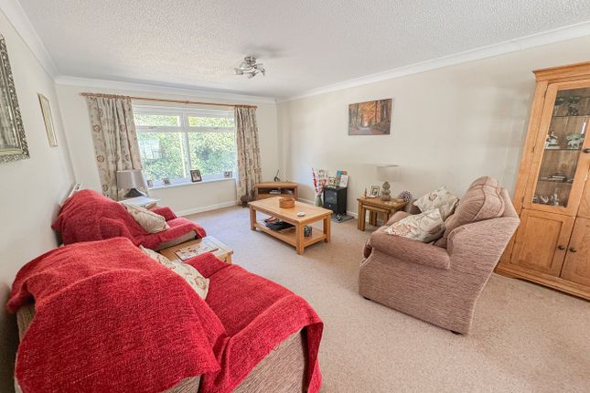 12, Kingsfield, Ringwood photo 2