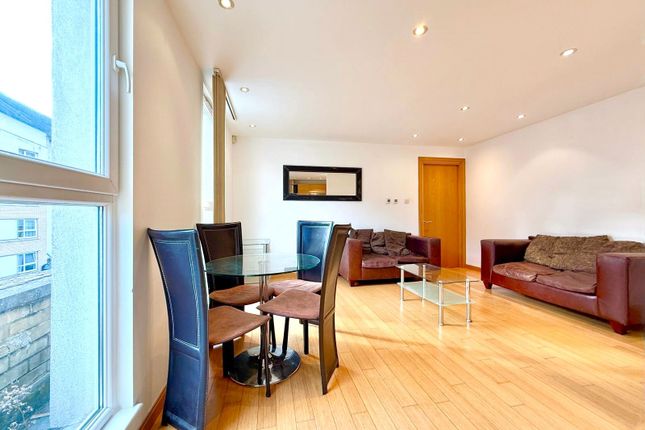 8, Helion Court, London photo 5