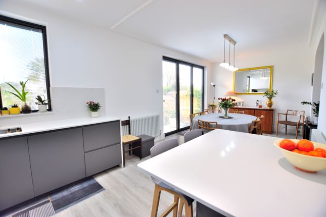 69, River Avenue, Palmers Green  photo 4