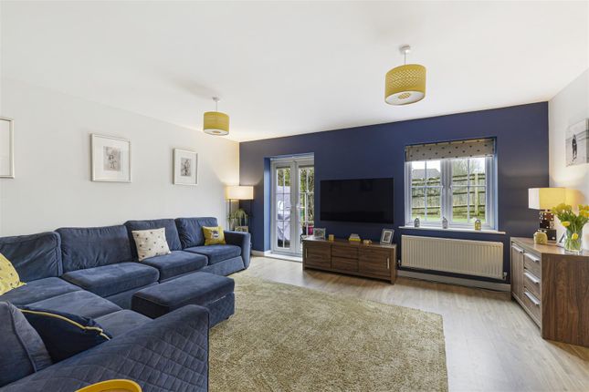 13, Hadlow Close, Maidstone photo 2