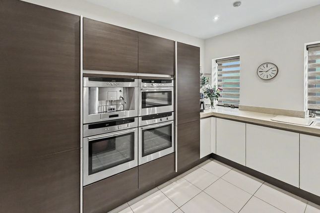 Apt 4, The Grange, Salford photo 3