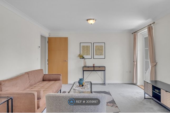 Flat, Limeleaf Court Hale Lane, Edgware photo 2