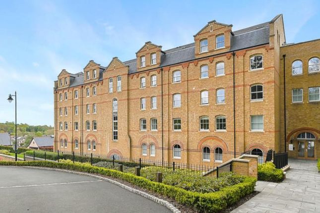 Thumbnail Flat to rent in Holborn Close, Mill Hill