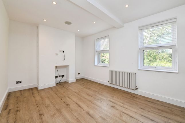 Flat 2, 184, Warley Hill, Brentwood photo 3