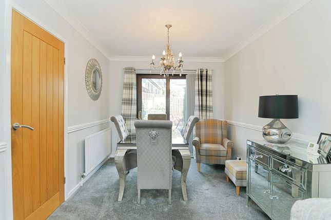 2, Regency Park Road, Pudsey photo 4