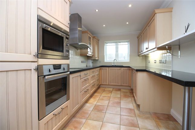 6, Brook House, Barton On Sea photo 4