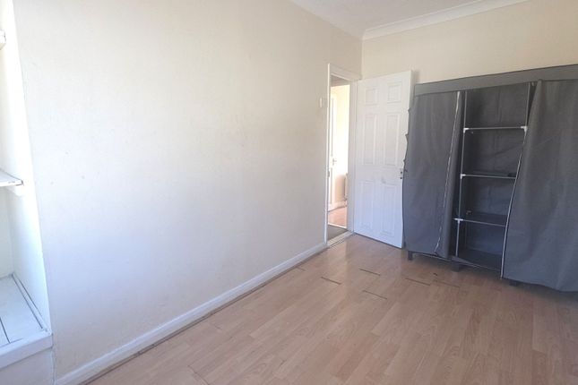 22 Sparsholt Road, Barking photo 3