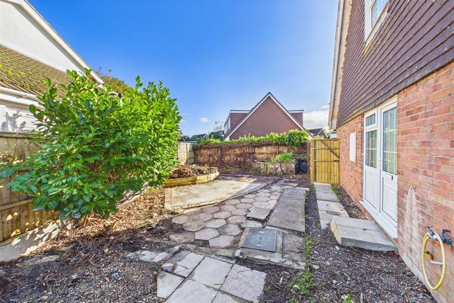 Ilex Avenue, Clevedon photo 2