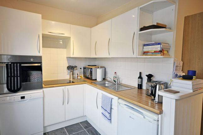 Upper Richmond Road West, London photo 3
