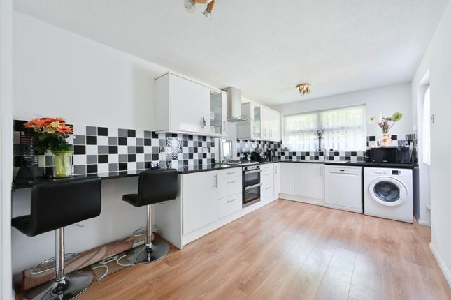 11, Northcliffe Close, Worcester Park photo 4